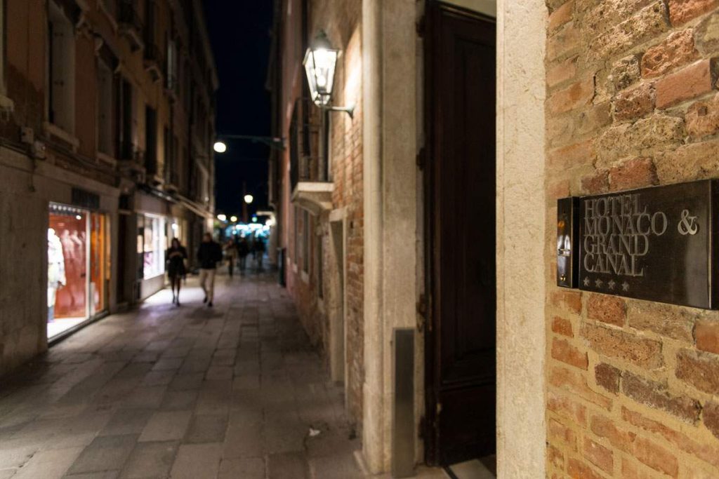 12-faculty-happy-hour-and-walking-tour-venice-2016